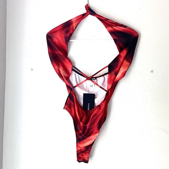 NWT. Halter Bodysuit. Fashion Nova. Size Small. - Picture 6 of 9